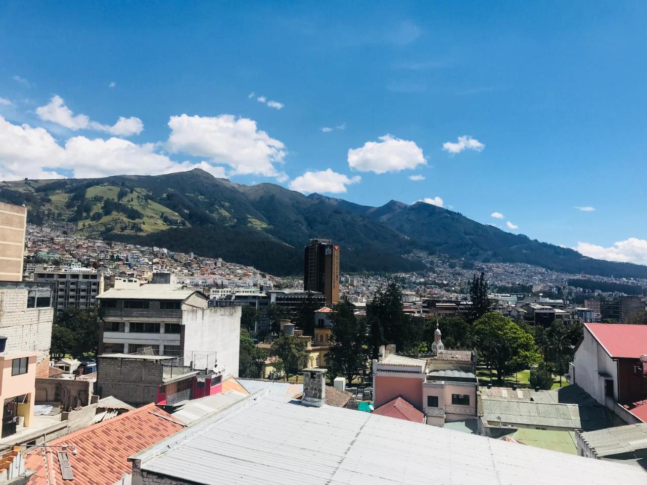 Hostel Revolution Quito Luaran gambar